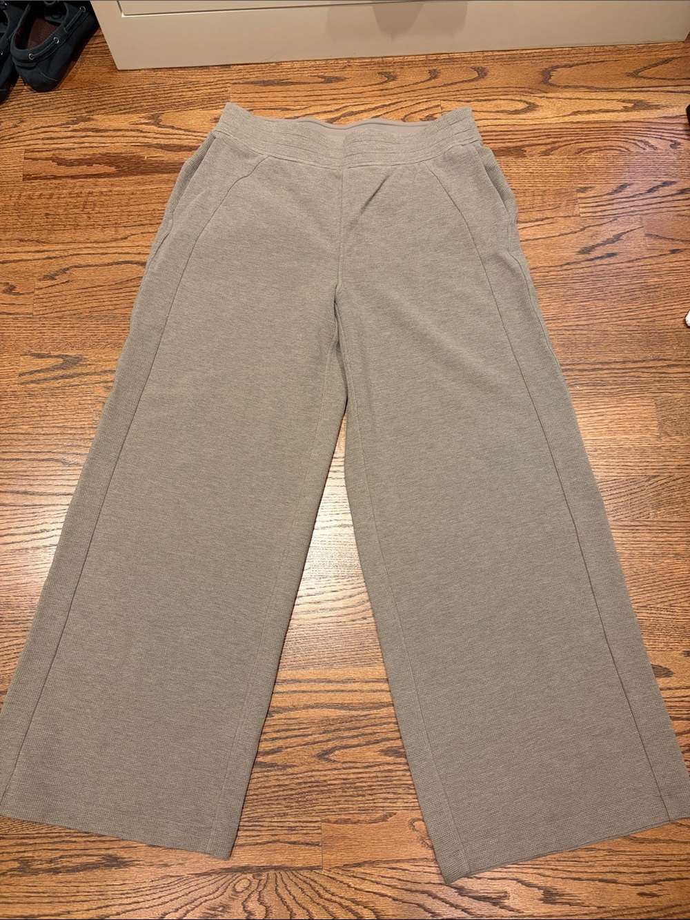 lululemon athletica Scuba Mid- Rise Wide Leg Pant - Waffle in Warm Ash Grey